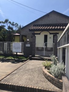 ドッグホテルの優しい外観