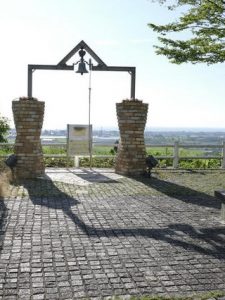 有磯海SAの看板と景色