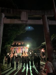 宮地嶽神社の鳥居と参道